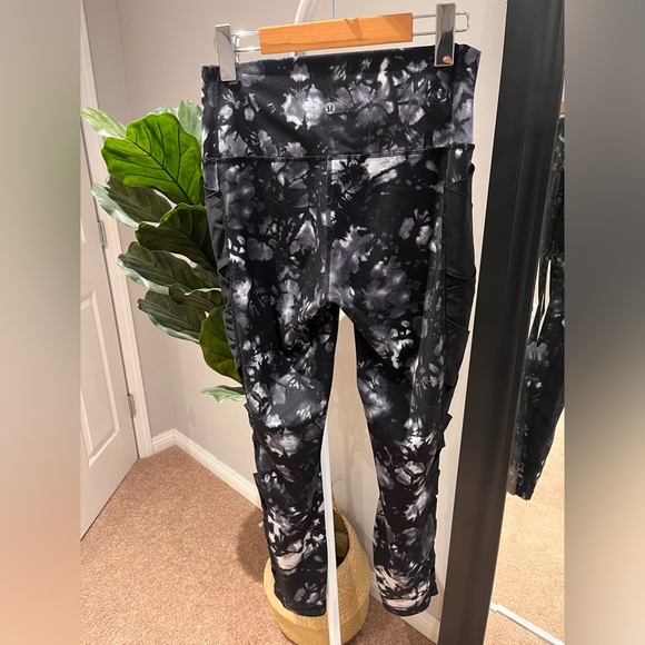 Lululemon | Rise and Flow Pant (Full-On Luxtreme) - Picture 8 of 11